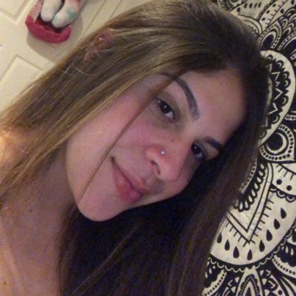 Meet your Posher, Isabela - Picture 1 of 1